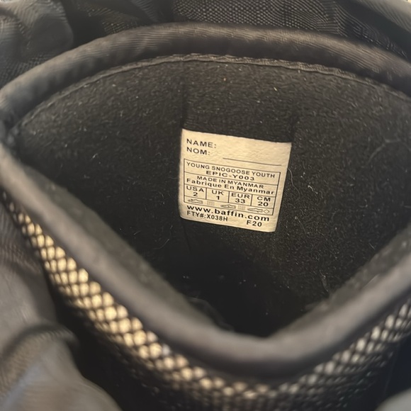 Baffin Snow Goose size 2.  Black and Purple Boots. - Picture 2 of 5